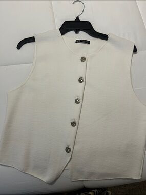Zara Cream Sleeveless Button-Front Crop Top
